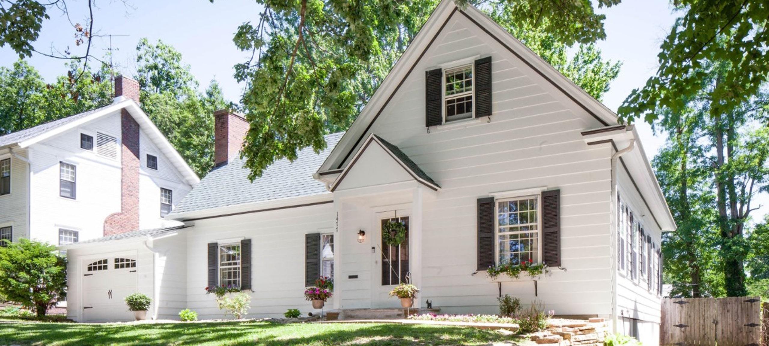 White home located near Shelbyville, Illinois